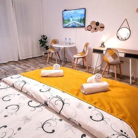 The Yellow King - Luxurious Apartment بوخارست المظهر الخارجي الصورة
